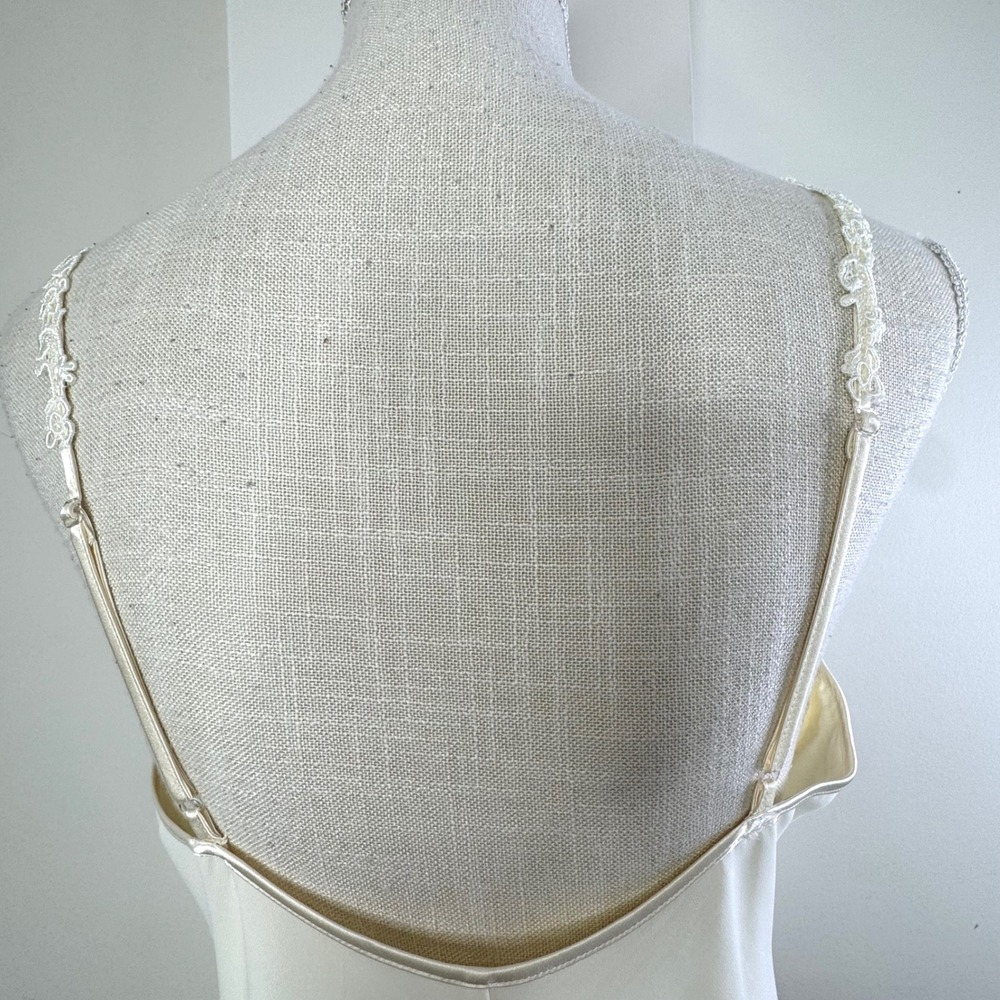 Valerie Stevens Intimates Chemise and Robe Small Cream - Picture 8 of 13